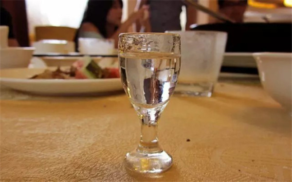 1575016870880215.jpg 秋季喝点白酒对养生大有妙处385.jpg